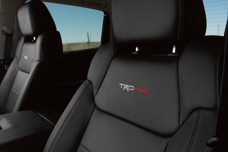 Детали интерьера Toyota Tundra TRD Pro CrewMax 2018 года  (фото 49 из 52)
